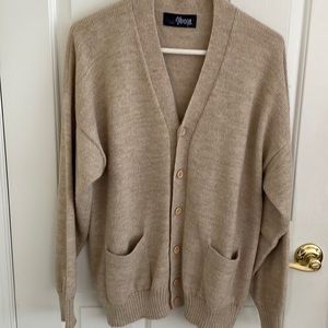 Alpaca sweater from Peru very soft 2 pockets like new